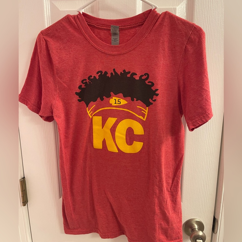 Kansas City Chiefs Patty Cakes Graphic T-Shirt Gildan - Size Small
